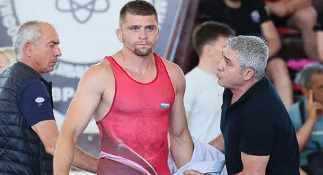 Две титли и бронз за борците на &bdquo;Юнак&ldquo;