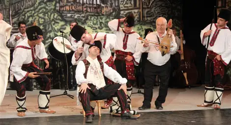 Автентичната капанска сватба оживява на сцената на Доходното здание