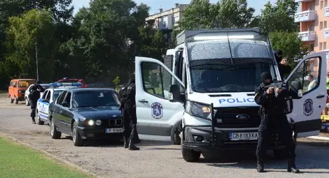 Качулки задържаха след гонка и изстрели едър наркотрафикант