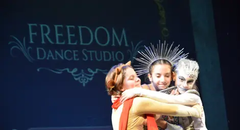 "Фрийдъм" се качи за пръв път на голямата сцена в Доходното здание с коледния спектакъл "Заедно" /галерия/