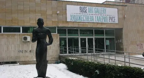 Белоев внася предложението галерията да носи името на художника Кирил Станчев