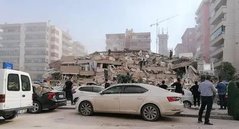 Разрушителен трус разлюля Гърция и Турция, връхлетя ги цунами