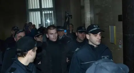 Очната ставка Бисеров - Райков показа: Пистолетът на Октай бил без пълнител. Енимехмедов пред психолози: Исках Доган да се изпусне