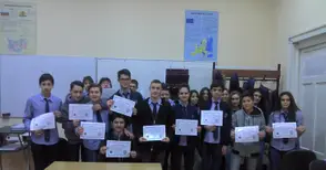 Ученици от Математическата  влязоха в света на кодирането