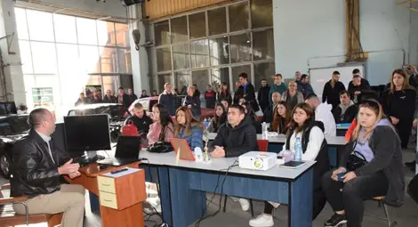 Център за исторически превозни средства откриха в Русенския университет /галерия/