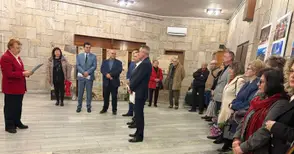 Поканите за първите балове по българските земи показани в изложба за 160-ата годишнина на „Зора“