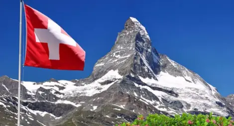 Швейцария обсъжда месечен доход от 2000 евро за всеки гражданин