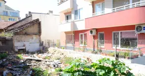 Живеещи зад Халите подложени на денонощна зловонна атака