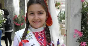 С ръченица 9-годишната Ралица стана Първа принцеса на планетата