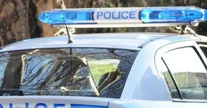 Полицаи от две управления гонят с пълна газ издирвана от Интерпол кола