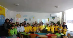 Ученици от „Възраждане“ представиха коледна трапеза пред връстници в Каварна