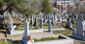 След вдигането на таксите увеличават служителите и техниката на гробищата