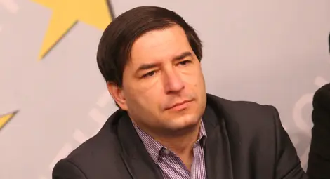 Юрист се закани да съди държавата, ако въведат задължително чипове в личните карти