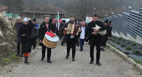 Ден след Бабинден в Черешово празнуваха и уникалния Дядовден Ден след Бабинден в Черешово празнуваха и уникалния Дядовден