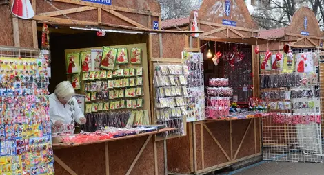 В 30 дървени къщички  продават мартеници