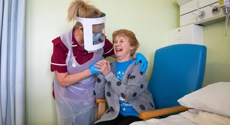 Актриса ли е 91-годишната Маргарет Кийнън и има ли нещо общо името на 81-годишния Уилям Шекспир с Бил Гейтс