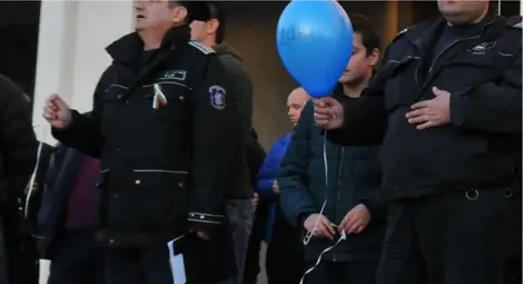 Служители на следствения арест в Разград излязоха на протест заради пребит колега