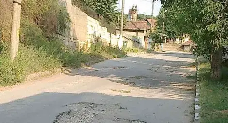 Жители на Красен: Пътищата ни са като след апокалипсис