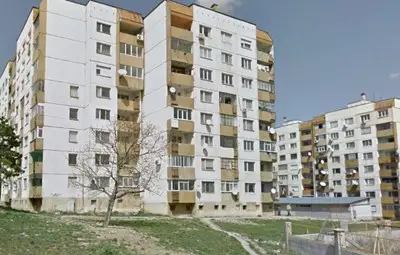 Полицай спипа случайно телефонен измамник, чакащ пари на баба под тераса