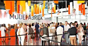 Канят фирми за облекло  на изложение в Амстердам