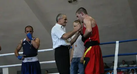 Айрин Исметов номер 1 в първия кръг на държавното за мъже Айрин Исметов номер 1 в първия кръг на държавното за мъже