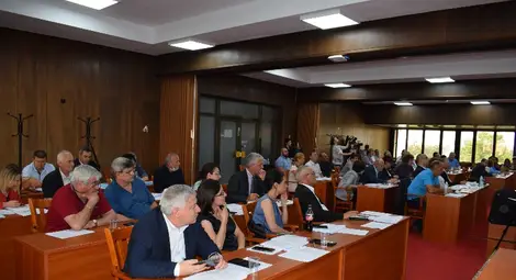 Заседанието на общинските съветници вчера продължи до 19 ч.   Снимка: Общински съвет-Русе