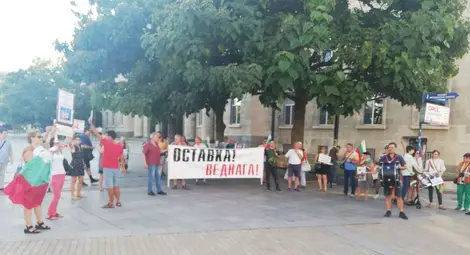 Протестът се мести на кръстовището между &bdquo;Дружба&ldquo; и &bdquo;Чародейка&ldquo;