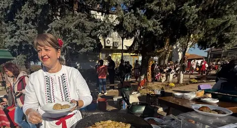 Сарми, песни и усмивки събраха близо 5000 души на първия Празник на Хотанската сарма