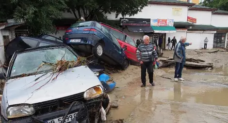 Трагедия: 12 жертви на наводненията във Варна и Добрич /обобщение, снимки/ Трагедия: 12 жертви на наводненията във Варна и Добрич /обобщение, снимки/