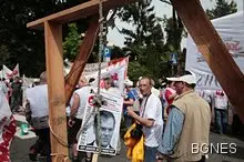 Иран: Отменят смъртната присъда на оживял при обесване