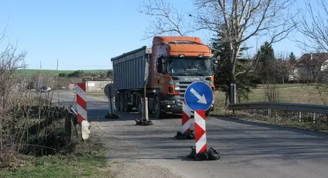 Пропадна част от пътя в Червена вода
