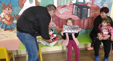 Всички деца от Караманово получиха подаръци от Германия