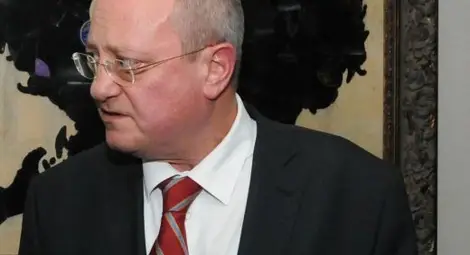 Посегателството над учител да бъде престъпление, поиска министър Танев