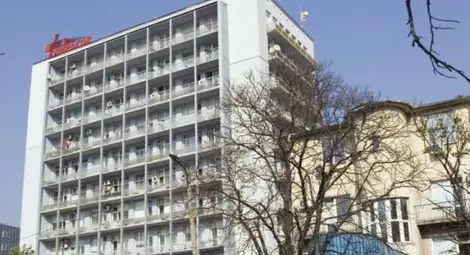 Подпалената на гробищата Даниела е в критично състояние