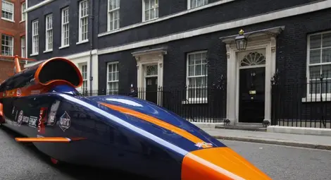 Показаха най-мощната кола в света, ще чупи рекорда с 1600 км/ч Показаха най-мощната кола в света, ще чупи рекорда с 1600 км/ч