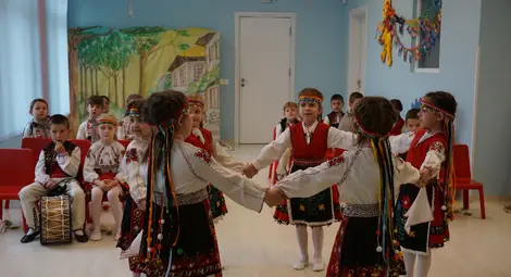 Концерт-спектакъл под наслов &bdquo;Пролетно веселие&ldquo; изнесоха децата от ДГ &bdquo;Пинокио&ldquo; в Русе /галерия/