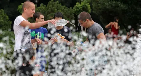 Какви са симптомите на топлинния удар и кога трябва да се обърнем към лекар?