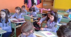 Великденска работилничка шари яйца в училищата