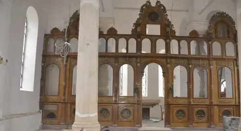 Два манастира и две църкви грейват отново под майсторски ръце