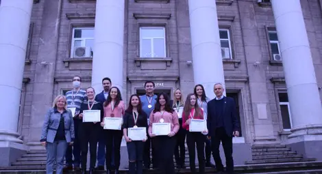 Русенски студенти със златни медали от международна олимпиада по финансова математика