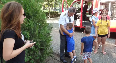 Пожарникари гостуваха на ученици в Ценово /галерия/