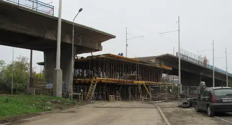 Вече е построено скеле и се изгражда кофраж. Снимка: Русе Медиа