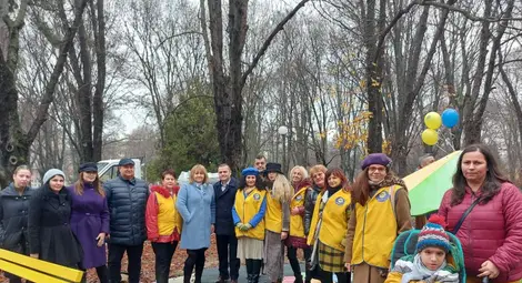 Лайънс дамите подариха площадка за игра на децата с увреждания