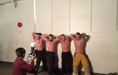 Баби от старчески дом си поръчаха стриптизьори