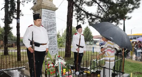 Демонстрация на спецчаст и полети с делтаплан на финала на тържествата в Борово