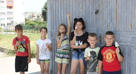 Деца събраха 10 чувала с боклук от площадка и спортно игрище