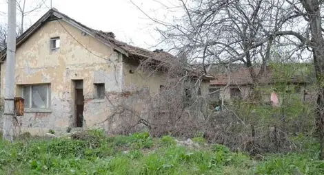 Общината ще събаря порутените сгради на МВР срещу Дунав мост