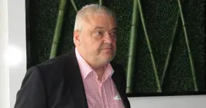 Вече никога повече политика