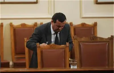 Измамници събирали пари от името на министъра на труда