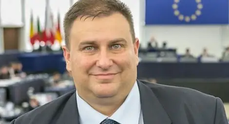 Емил Радев: Брюксел е във военно положение